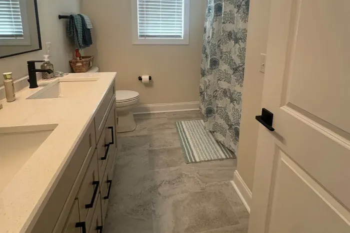 Hall Full Bathroom