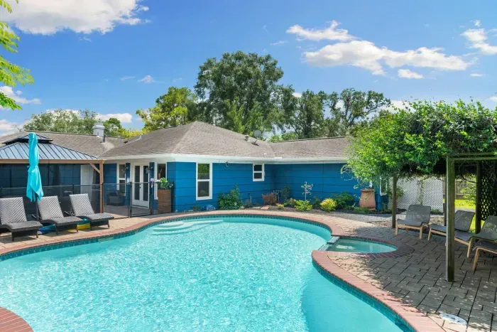 Heated Pool & Jacuzzi