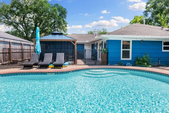 Pool & Backyard