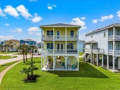 Welcome to Sunshine & Shoreline! Your cheery, family-friendly beach home just steps from the sand.