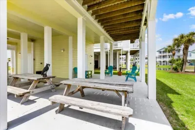 Host boils, lunch breaks, grill sessions, crafts with the kids, and games in this shady and breezy picnic zone underneath the home.