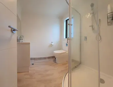 Relax in luxury: Both ensuite feature strong water pressure, linonfloor for warmth. Feel comfort with x2 heat lamps, good airflow, and privacy windows.