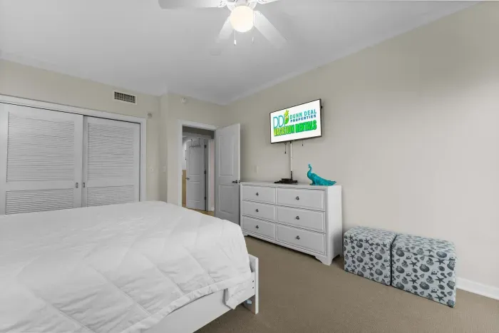 Peaceful guest bedroom offering generous space and stylish furnishings.