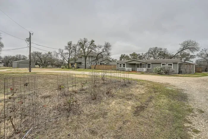 Enjoy the peace and privacy of a spacious property with wide-open surroundings and room to breathe.