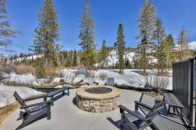 4. Gather around the inviting fireside lounge for unforgettable evenings under the mountain sky.