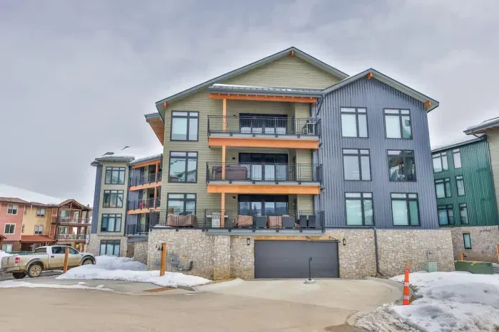 Enjoy the convenience of a prime location with striking mountain architecture and scenery.