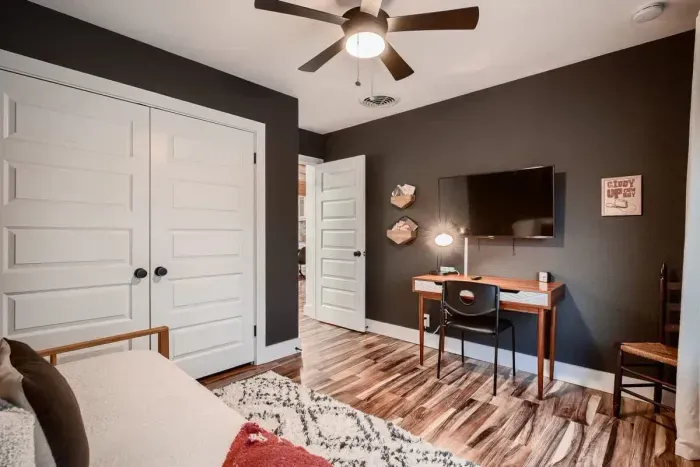 Cozy 4th bedroom featuring a pullout bed for extra sleeping space and a desk perfect for remote work. Ideal for guests or professionals, this room offers both comfort and productivity in a quiet setting.