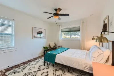 Cozy and inviting bedroom featuring a comfortable mattress and stylish decor.