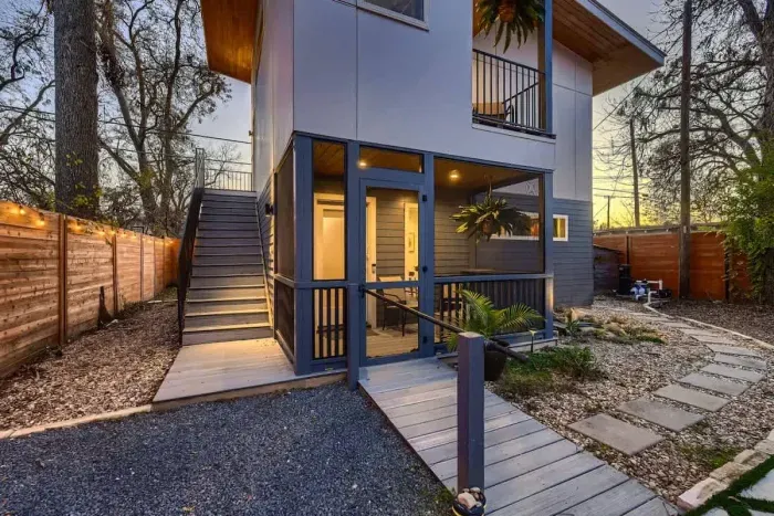 Experience the city from a whole new angle with this chic, upper level urban balcony.