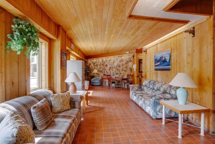 Warm wood ceilings and mountain-inspired décor create the perfect après-ski atmosphere.