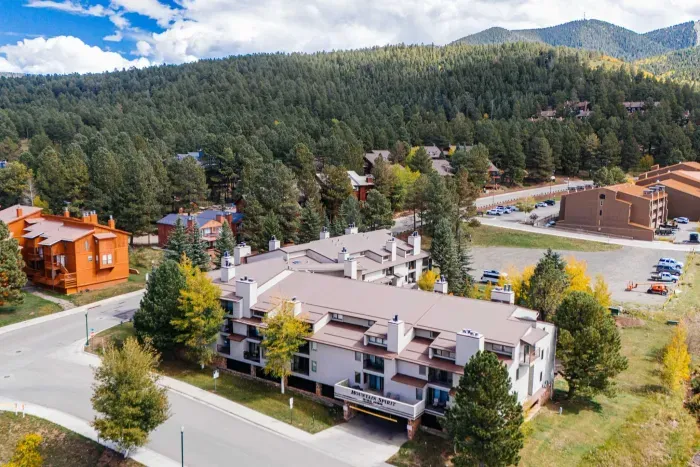 Perfect preview of winter skiing and summer mountain biking routes.