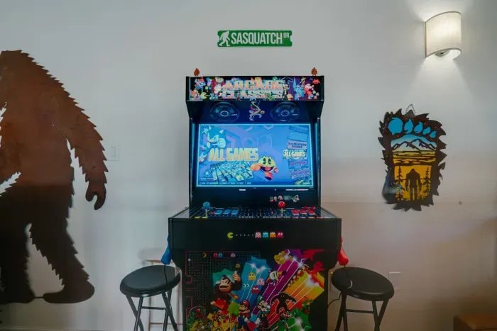 A fun-filled bedroom featuring an arcade game machine, perfect for kids and families.