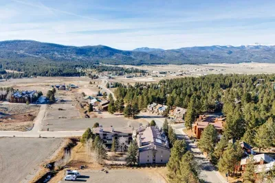 Expansive high-mountain setting offering tranquility and adventure.