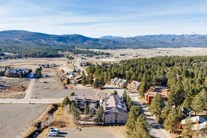 Expansive high-mountain setting offering tranquility and adventure.