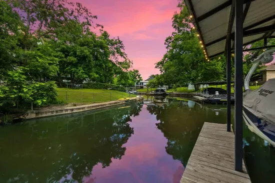 Waterfront! Quiet Canal great for Fishing and Kayaking. Just around the bend from the Main Lake.