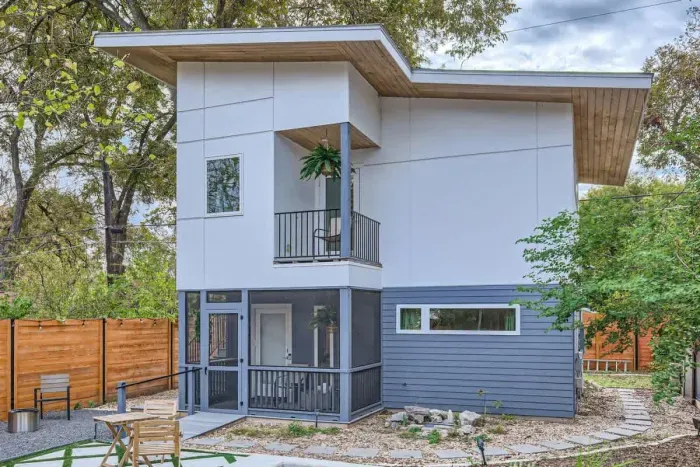 Parking at this Clean and spacious studio in Austin's amazing East Side! Walk to bars, restaurants, and everything Austin!