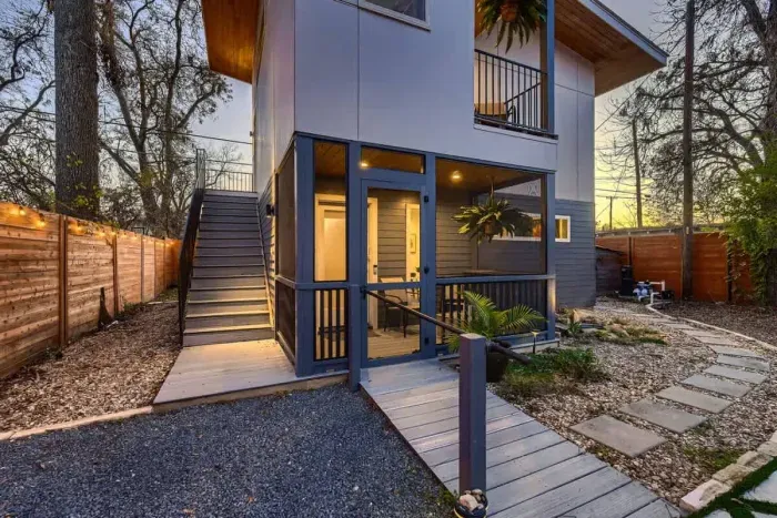 Experience the city from a whole new angle with this chic, urban balcony.