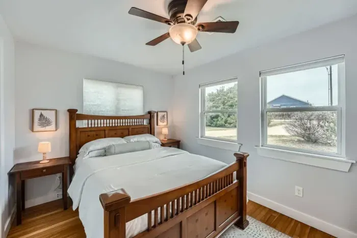 Cozy and inviting bedroom featuring a comfortable mattress and stylish decor.