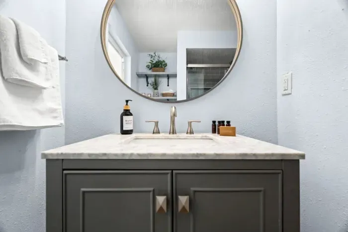 Simple yet elegant bathroom with a minimalist design and all the essentials.