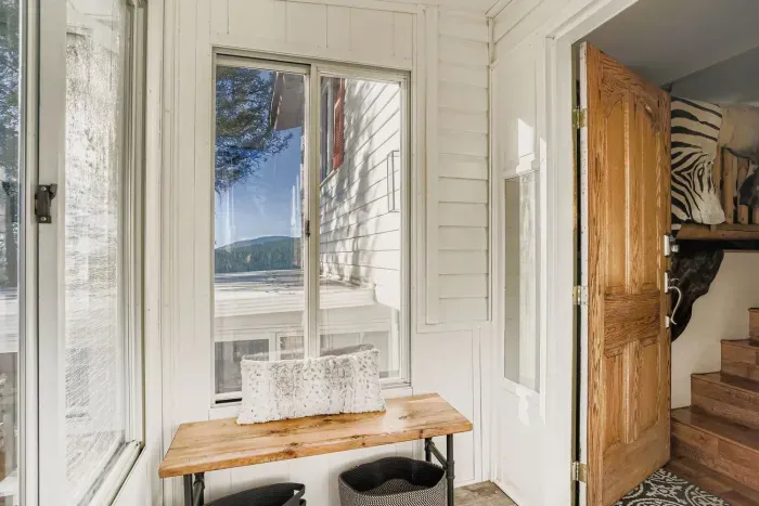 Cozy living room filled with natural light and mountain-inspired décor.
