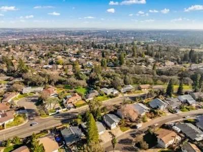 Close to shopping, dining, and outdoor attractions near Folsom Lake.