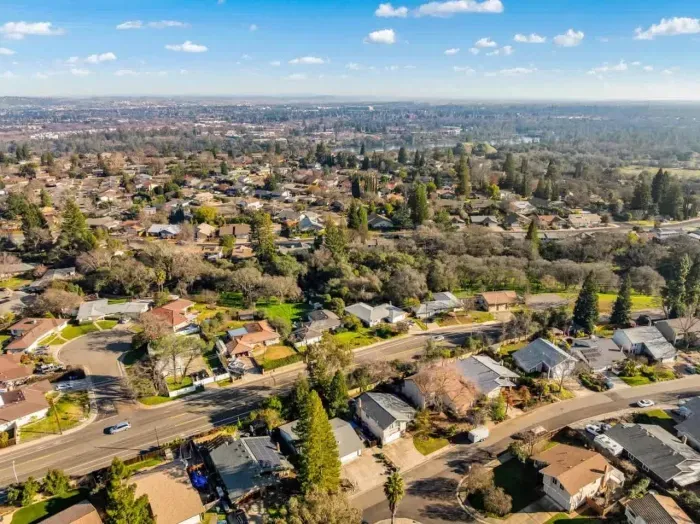 Close to shopping, dining, and outdoor attractions near Folsom Lake.