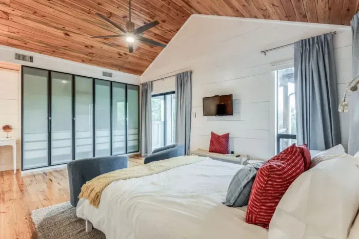 Peaceful bedroom with a plush queen-sized bed and soft linens for a restful night’s sleep.