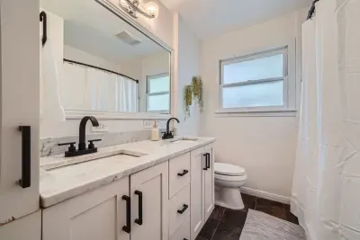 Clean and crisp bathroom with contemporary finishes and an inviting atmosphere.