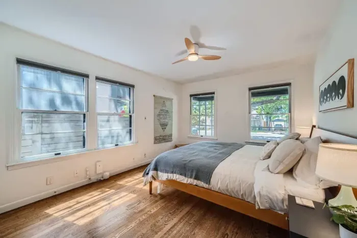 Cozy and inviting bedroom featuring a comfortable mattress and stylish decor.