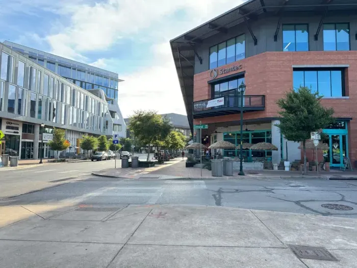 Downtown Austin is minutes away, the home of the University of Texas, restaurants, bars, South Congress Ave, the Capitol, museums, and more!