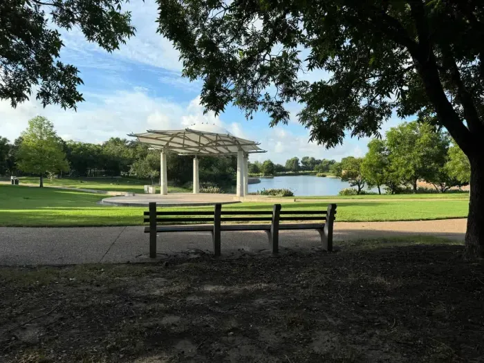 Urban tree lover's paradise! The perfect place to discover Austin! Close to UT, bars, restaurants and shopping!