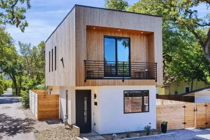 Urban tree lover's paradise! The perfect place to discover Austin! Close to UT, bars, restaurants and shopping!