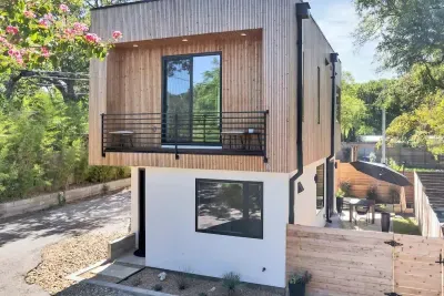 Urban tree lover's paradise! The perfect place to discover Austin! Close to UT, bars, restaurants and shopping!