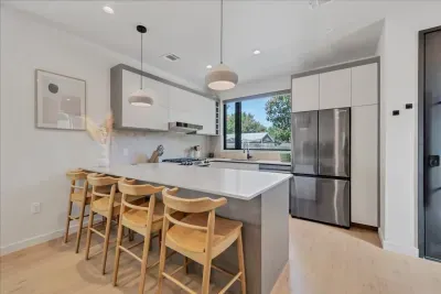 The Modern and minimalist well stocked kitchen and new appliances. Eat at bar while you interact with the cook. Gas stove, under counter microwave, dishwasher and large fridge and freezer. All spices, coffee, bottled water included.