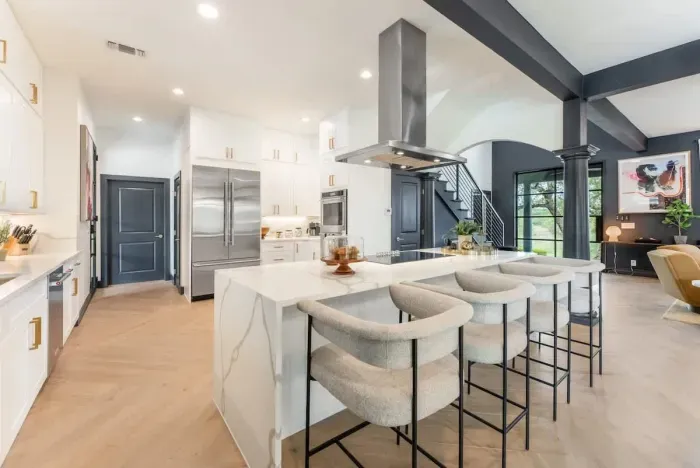 Stylish second kitchen with functional layout and modern finishes.