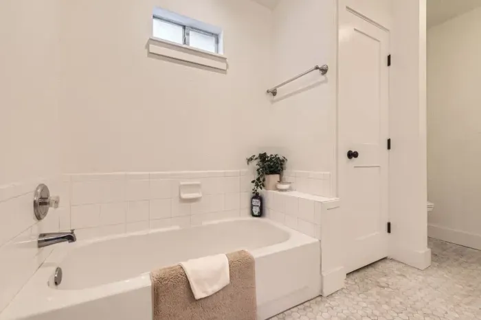 Take a relaxing soak in the tub; perfect after a long day on the go.