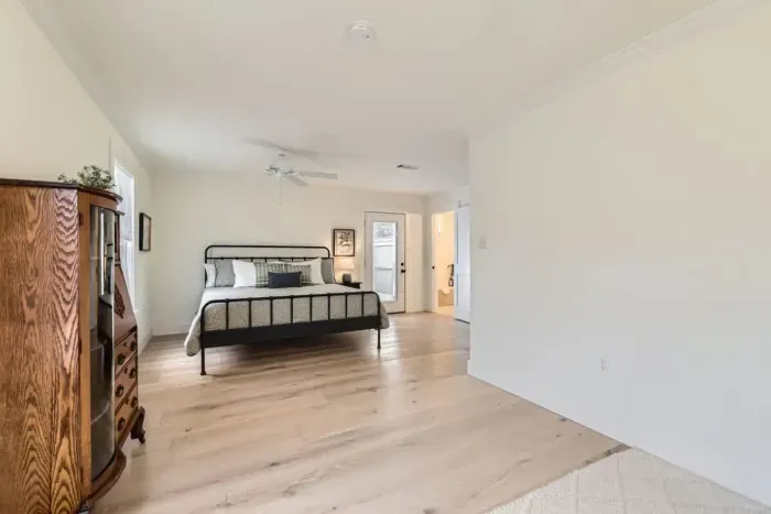 Bright and cheerful bedroom with a large bed and plenty of natural light.