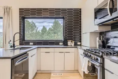 4. Enjoy a spacious, modern kitchen with everything you need for easy meal prep.