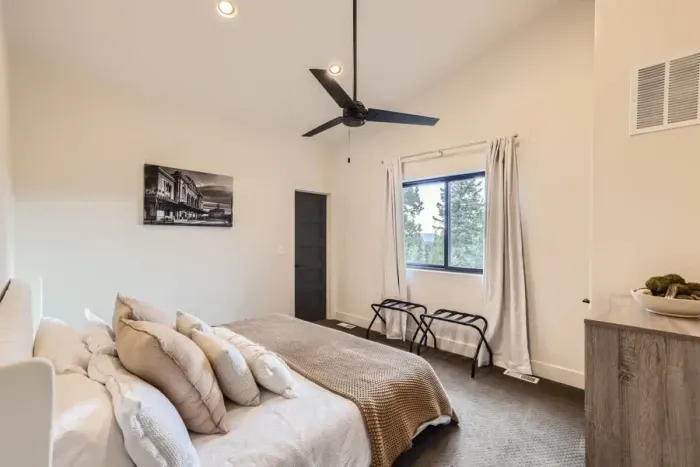 Escape to a cozy bedroom designed for relaxation and tranquility.