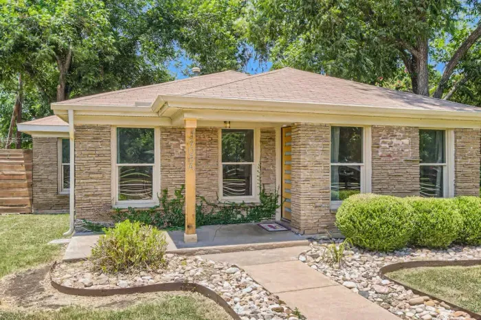 Perfect mix of style and comfort, right from the outside.