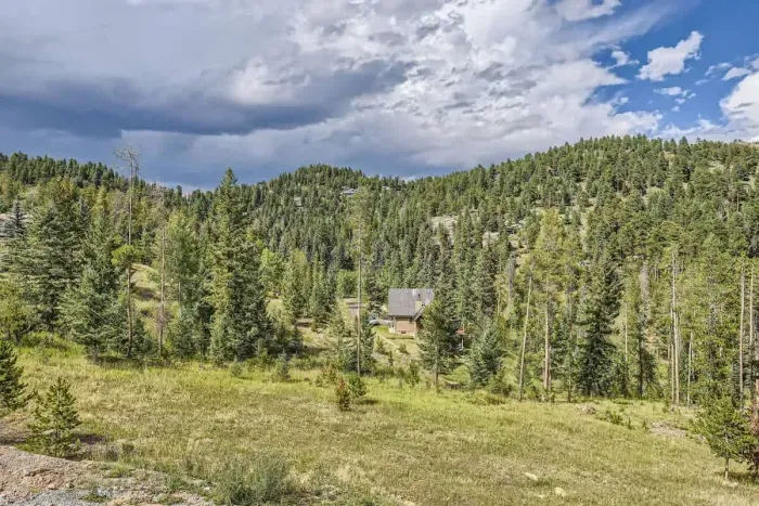 6. Amazing mountain views...serene and picturesque setting!