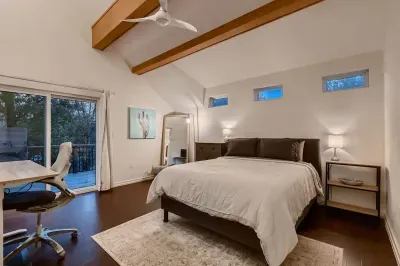 Cozy and inviting bedroom featuring a comfortable mattress and stylish decor.