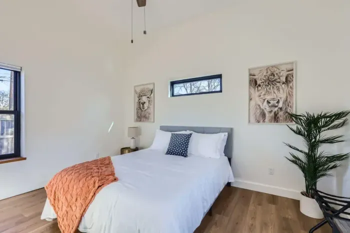 Cozy and inviting bedroom featuring a comfortable mattress and stylish decor.