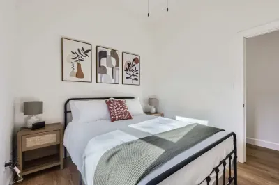 Bright and cheerful bedroom with a large bed and plenty of natural light.