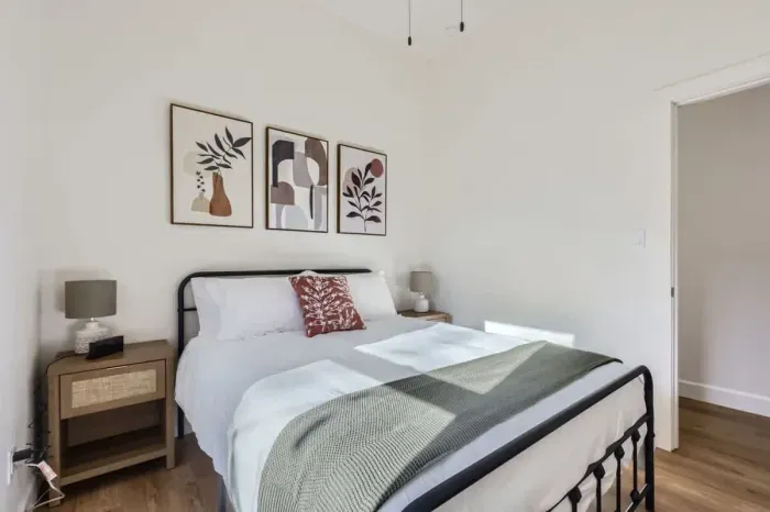 Bright and cheerful bedroom with a large bed and plenty of natural light.