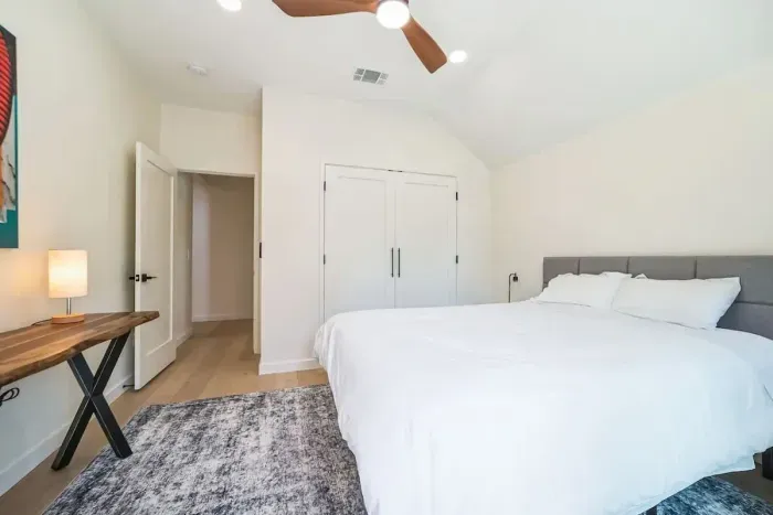 Bright and cheerful bedroom with a large bed and plenty of natural light.