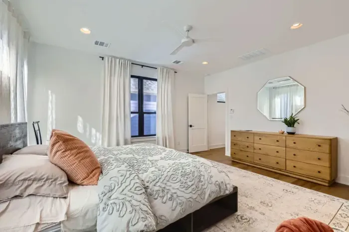 Cozy and inviting bedroom featuring a comfortable mattress and stylish decor.