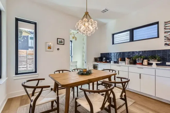 Relaxed dining area with an inviting ambiance, perfect for savoring good food and conversation.