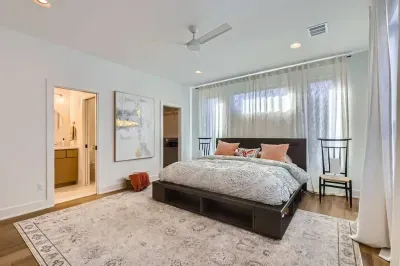 Bright and cheerful bedroom with a large bed and plenty of natural light.