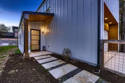 Perfect mix of style and comfort, right from the outside.